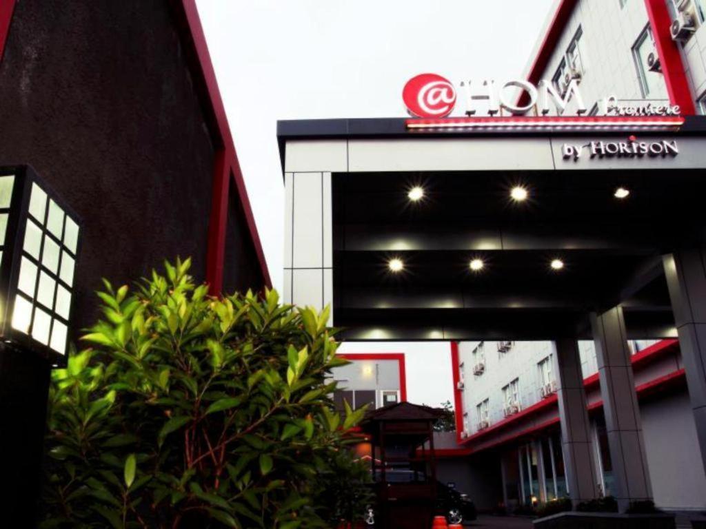 @Hom Premiere Cilacap Exterior foto