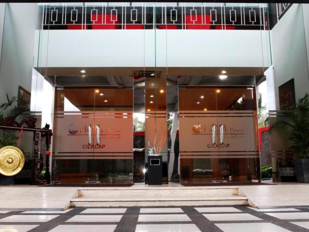 @Hom Premiere Cilacap Exterior foto