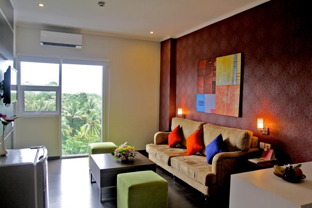 @Hom Premiere Cilacap Exterior foto