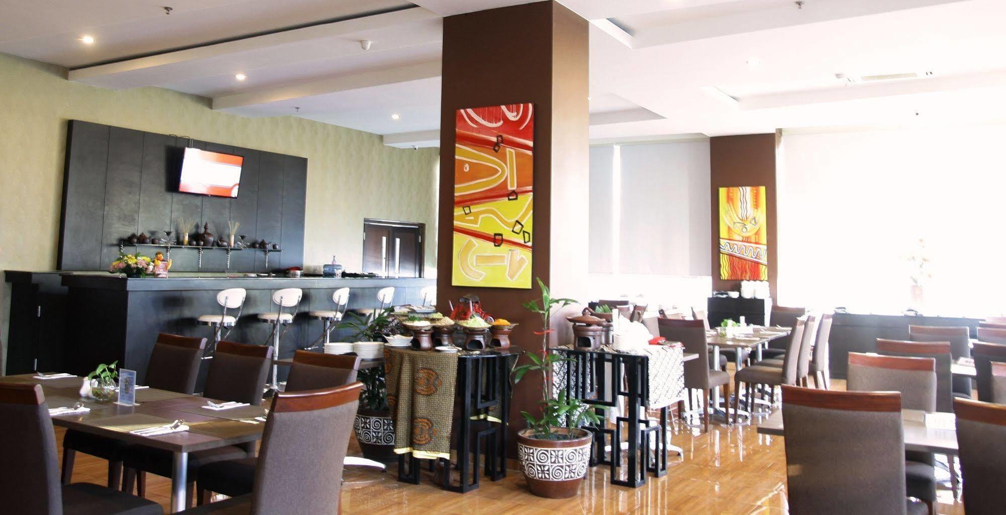@Hom Premiere Cilacap Exterior foto