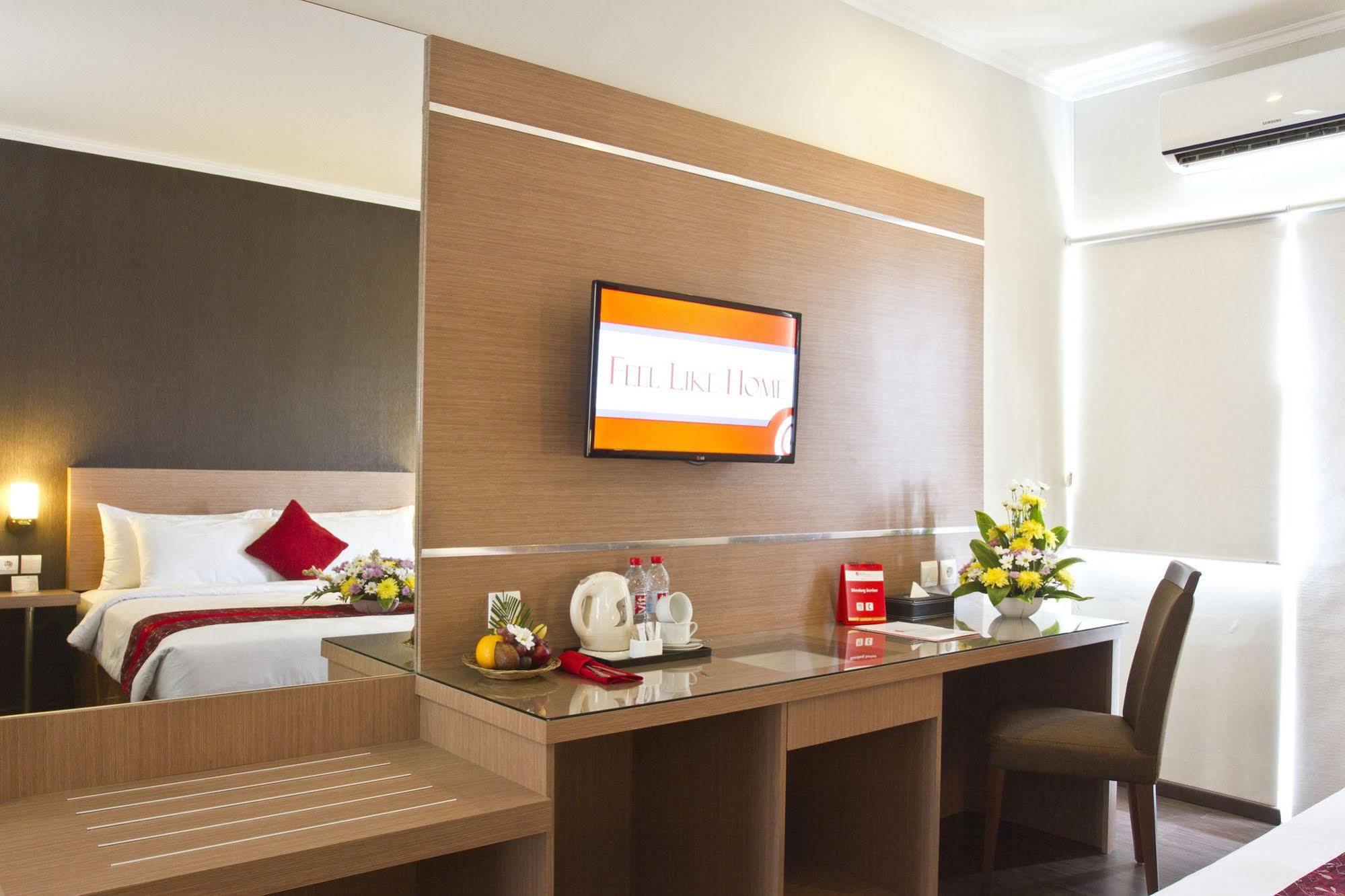 @Hom Premiere Cilacap Exterior foto