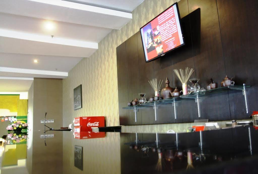 @Hom Premiere Cilacap Exterior foto