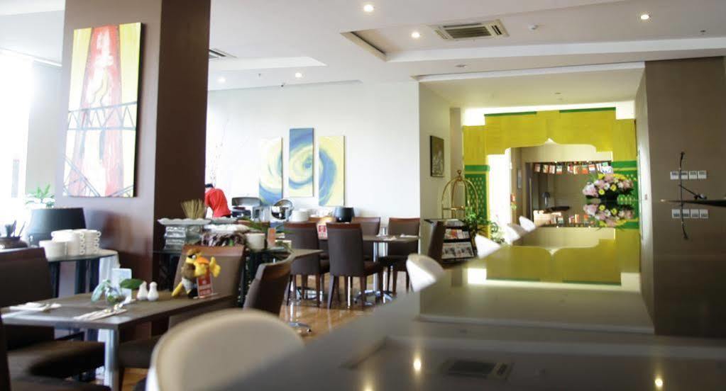 @Hom Premiere Cilacap Exterior foto