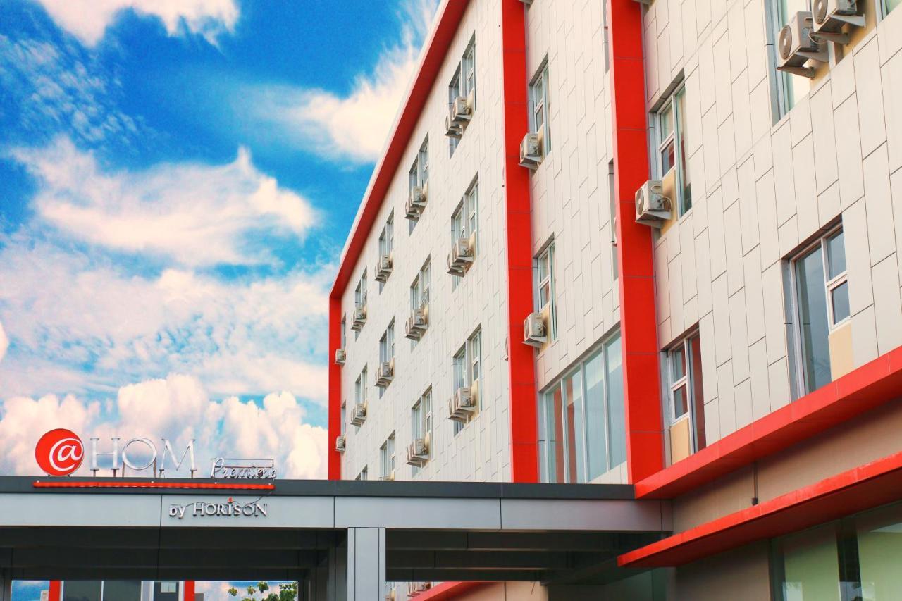 @Hom Premiere Cilacap Exterior foto