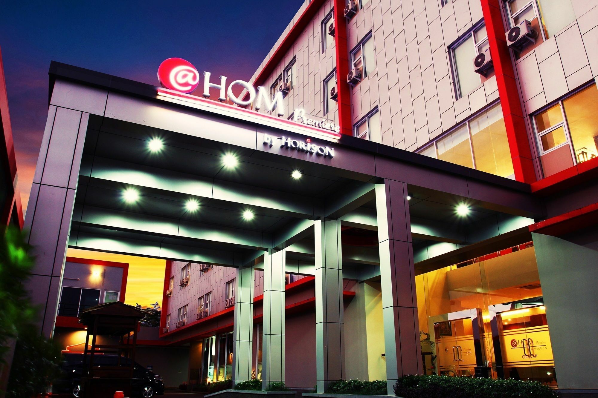 @Hom Premiere Cilacap Exterior foto