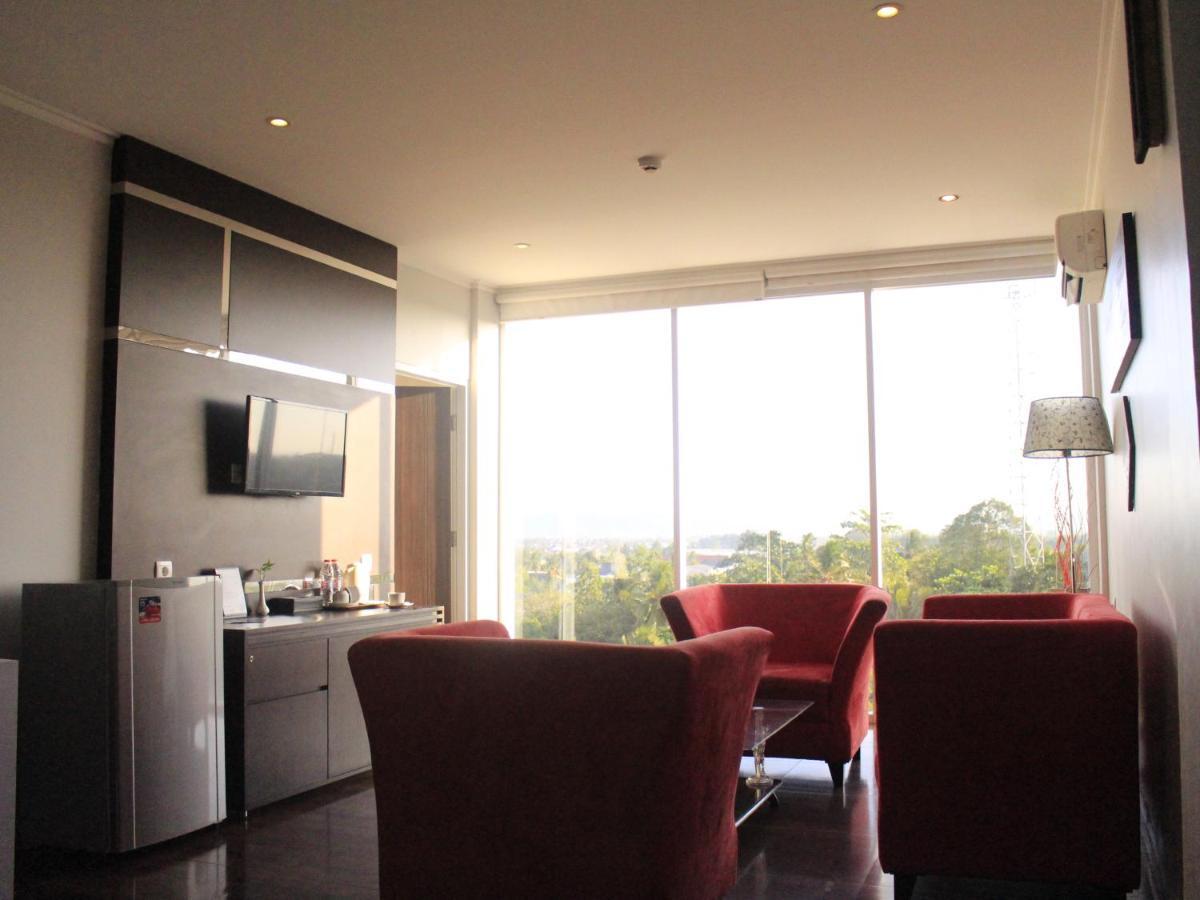 @Hom Premiere Cilacap Exterior foto